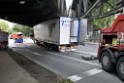 LKW blieb unter Bruecke haengen Koeln Ehrenfeld Innere Kanalstr Hornstr P297